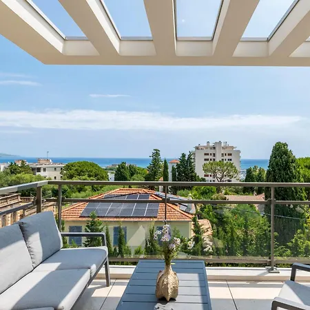 Lovely Flat With Terracce Антиб