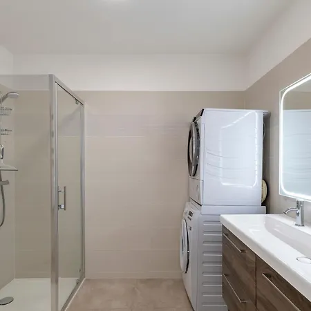 Апартаменты Lovely Flat With Terracce Антиб