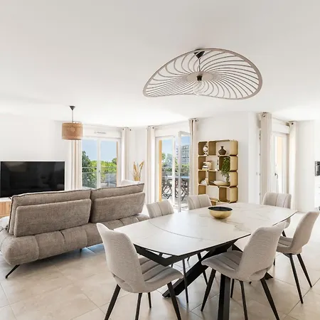 アパート Lovely Flat With Terracce アンティーブ